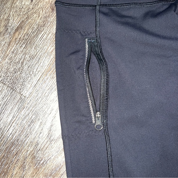 Lululemon Leggings with Mesh Detail and Pockets - Picture 6 of 10